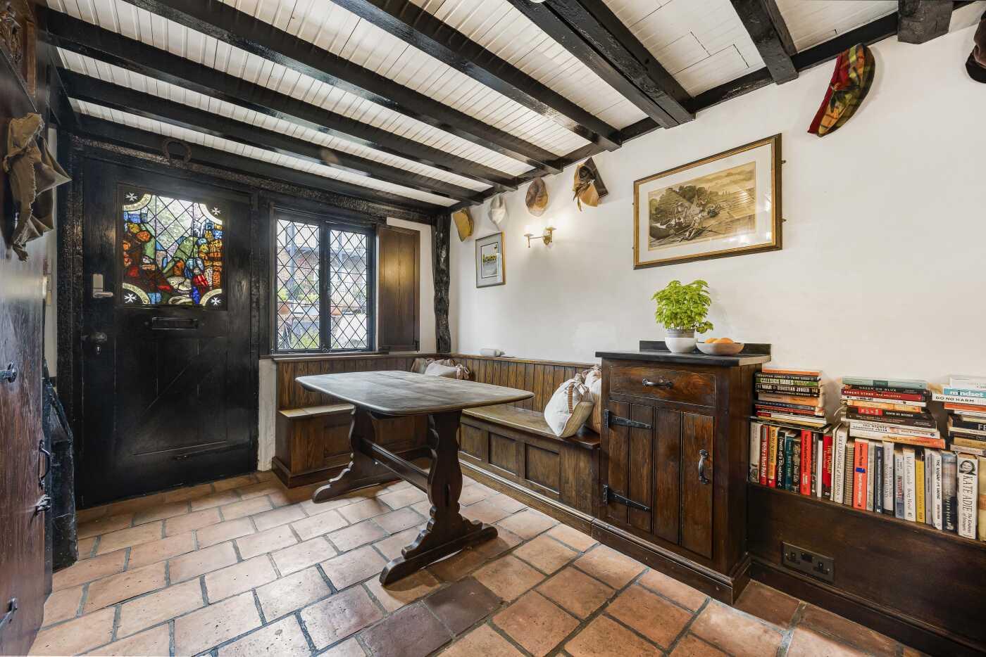 1 bed property in New Street, Henley-On-Thames